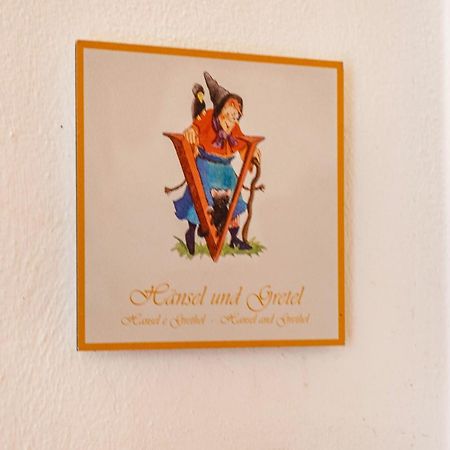 Haensel Und Gretel Schlosshof Umes Exterior photo