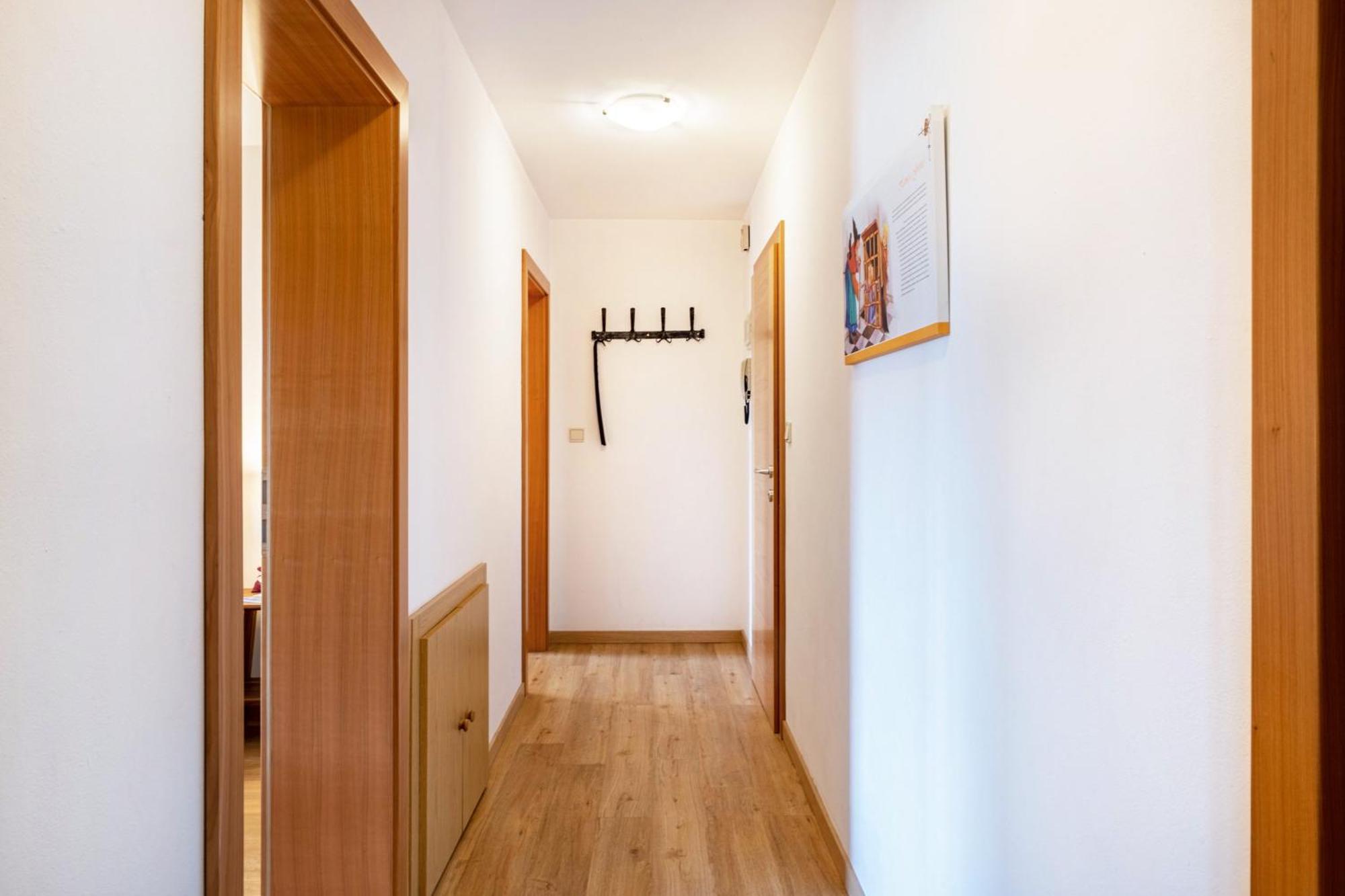 Haensel Und Gretel Schlosshof Umes Exterior photo