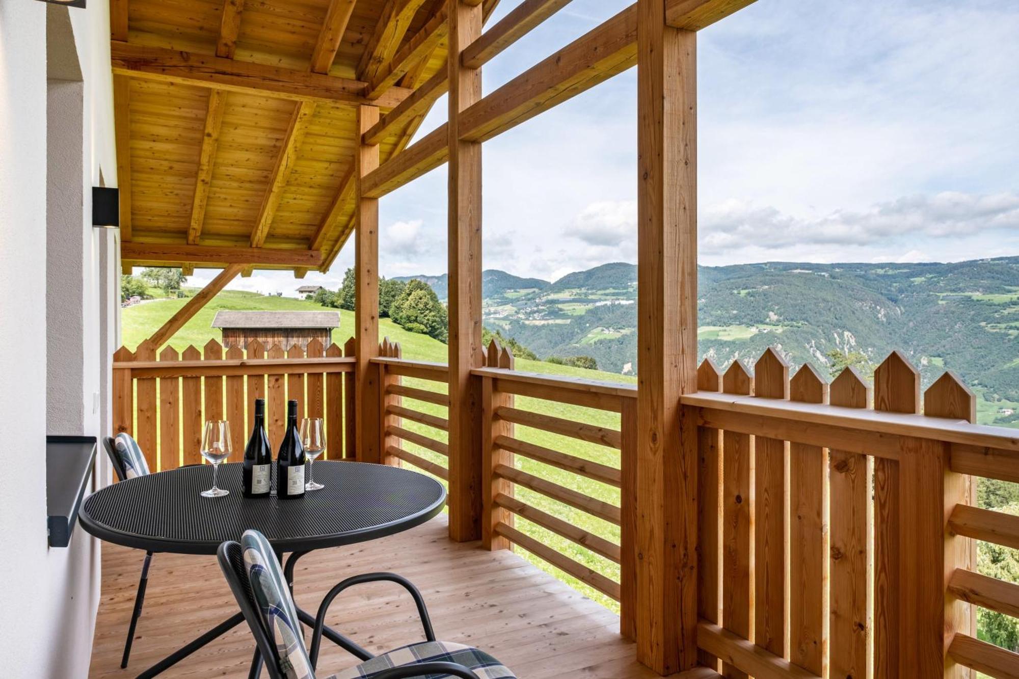 Haensel Und Gretel Schlosshof Umes Exterior photo