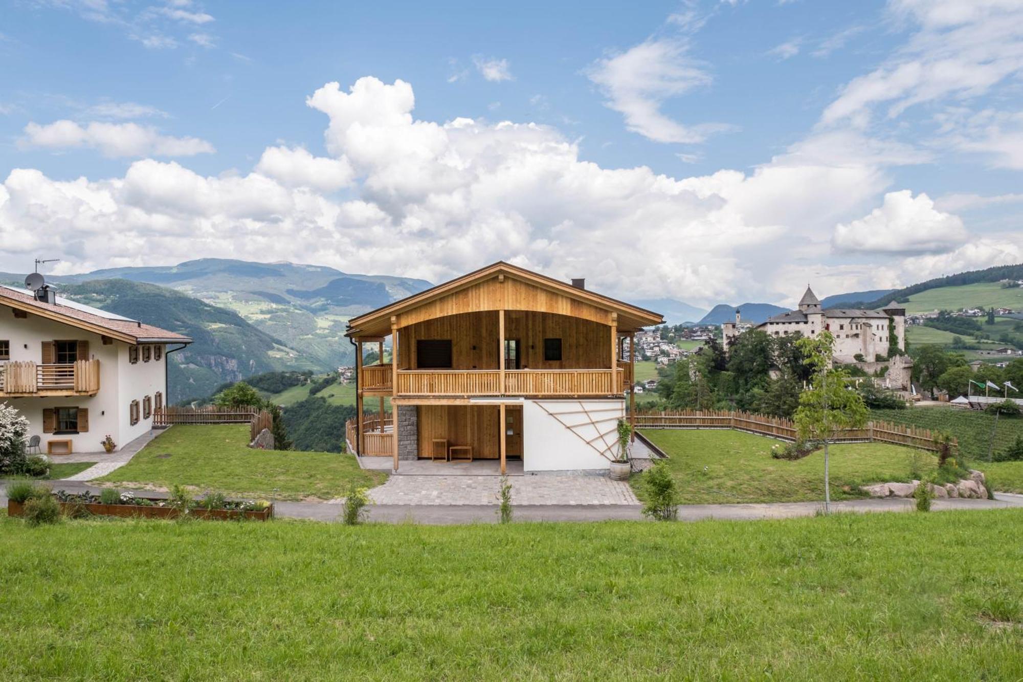 Haensel Und Gretel Schlosshof Umes Exterior photo