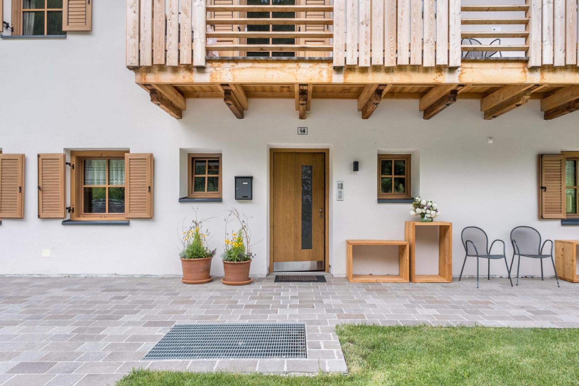 Haensel Und Gretel Schlosshof Umes Exterior photo