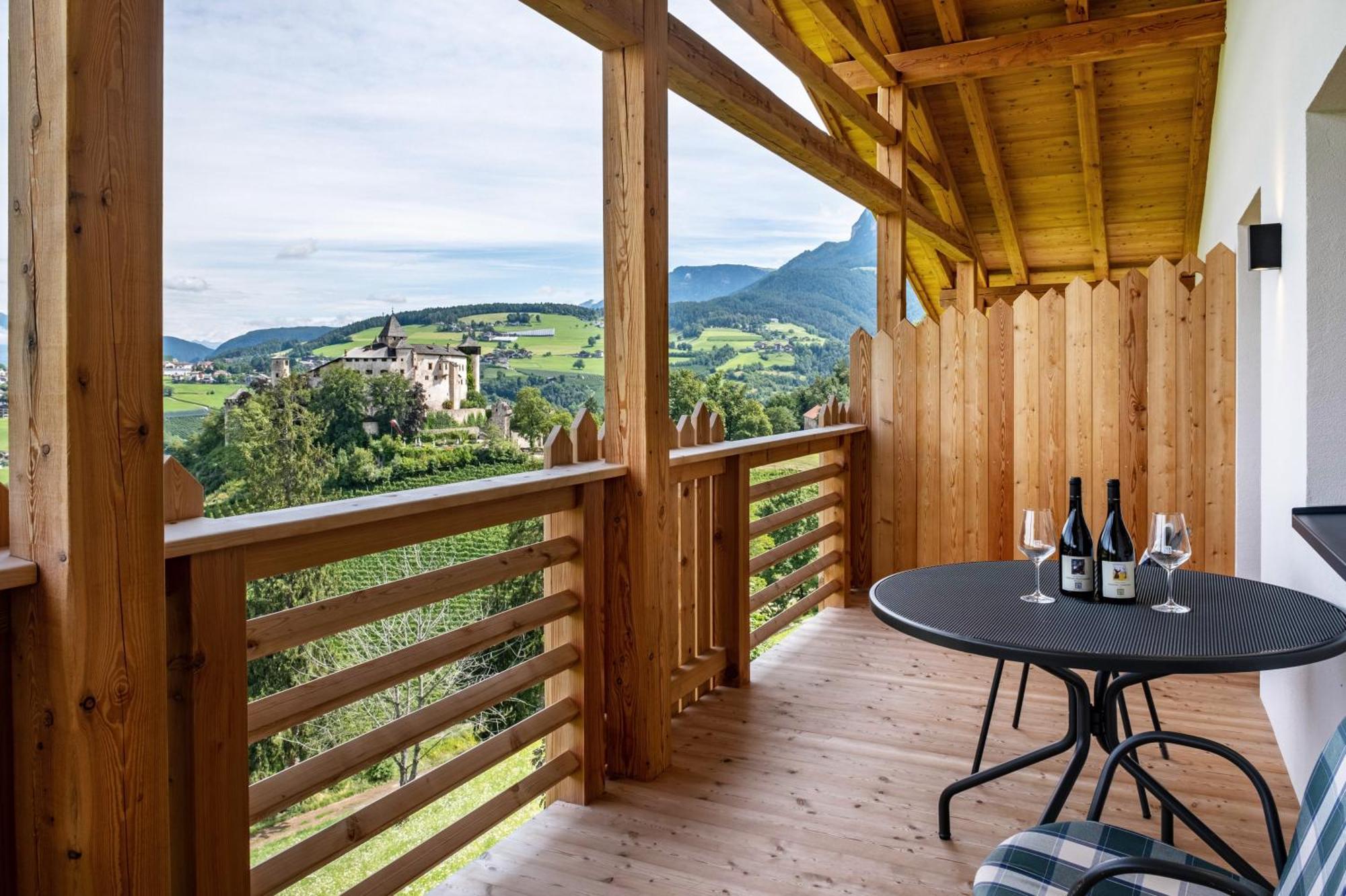 Haensel Und Gretel Schlosshof Umes Exterior photo